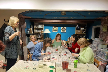 Sklenené svietniky s drôtikovaním